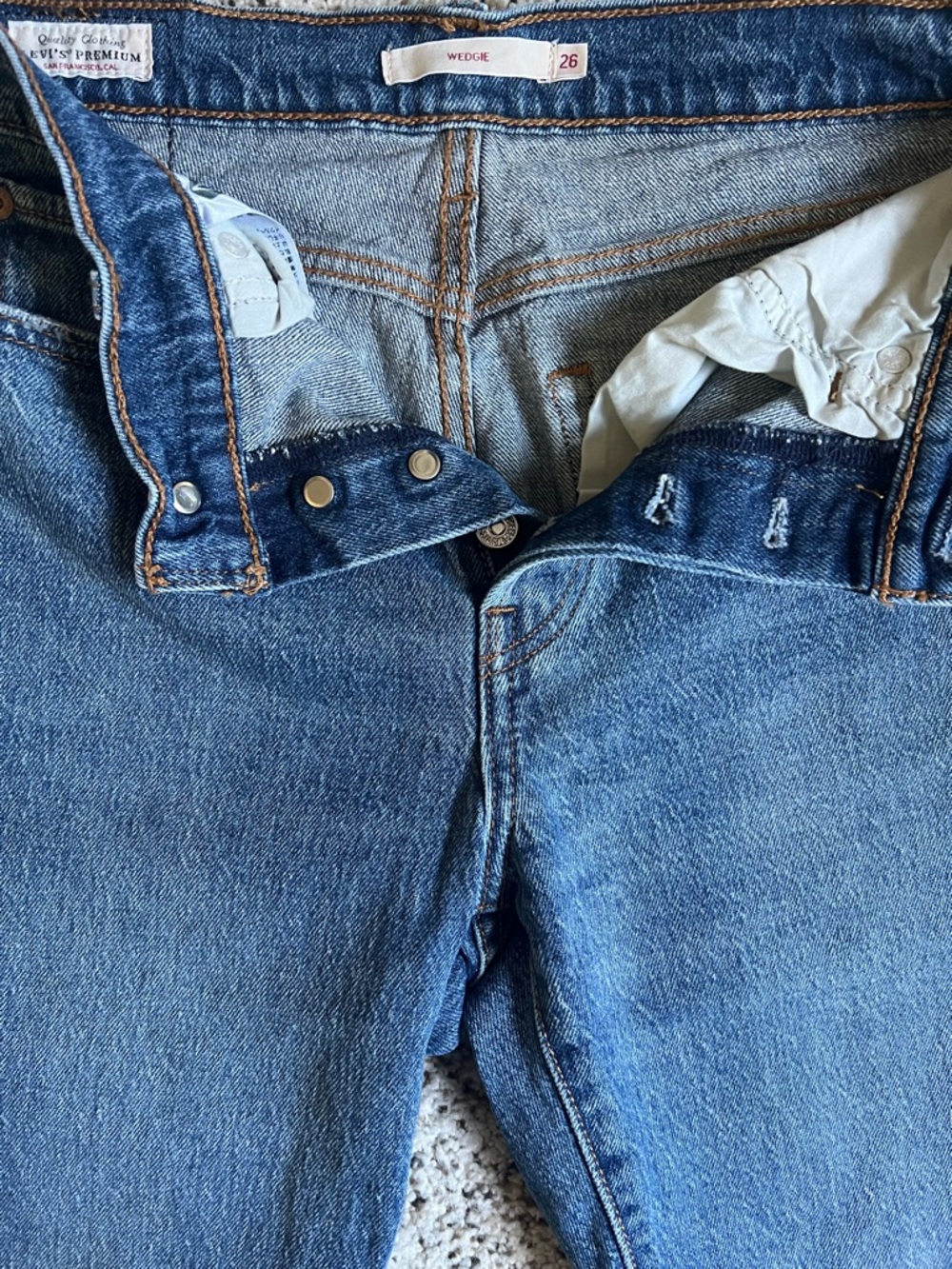 Levi’s premium wedgie size 26 excellent condition - Picture 2 of 5